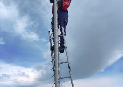 Smart Sat Security technician installing a security camera (42)